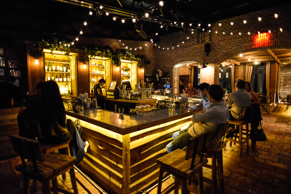 Mise en lumière d'un bar ( Paris 15eme)